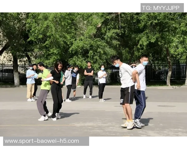 阿涅利与阿莱格里情谊深厚共进午餐共观比赛展现默契合作 阿涅利与阿莱格里情谊深厚共进午餐共观比赛展现默契合作